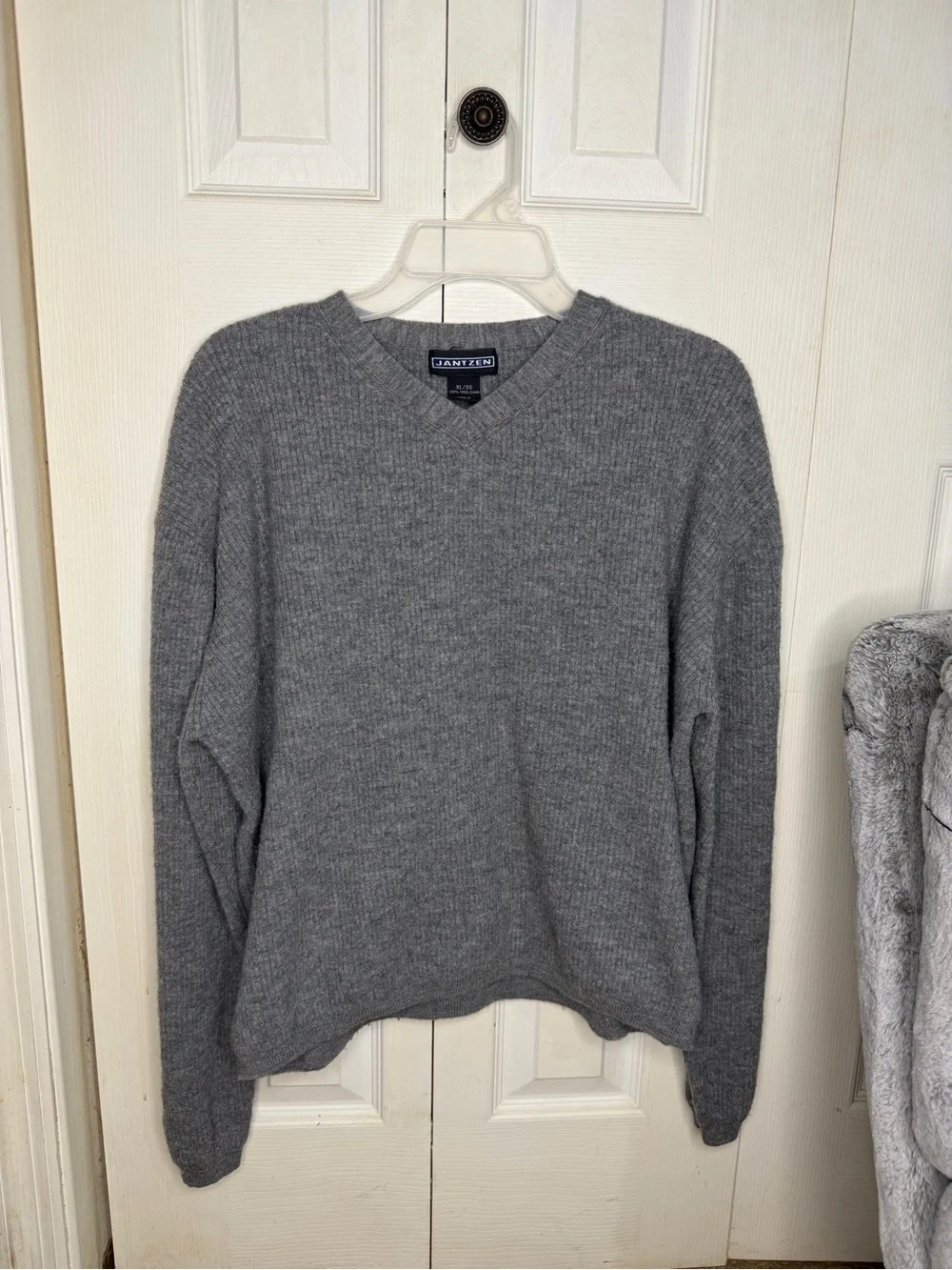 Jantzen Men's Heather Gray V-Neck Sweater